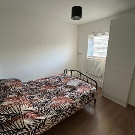 Apartament Immaculate 2 Bed Flat With Free Parking! Watford  Zewnętrze zdjęcie