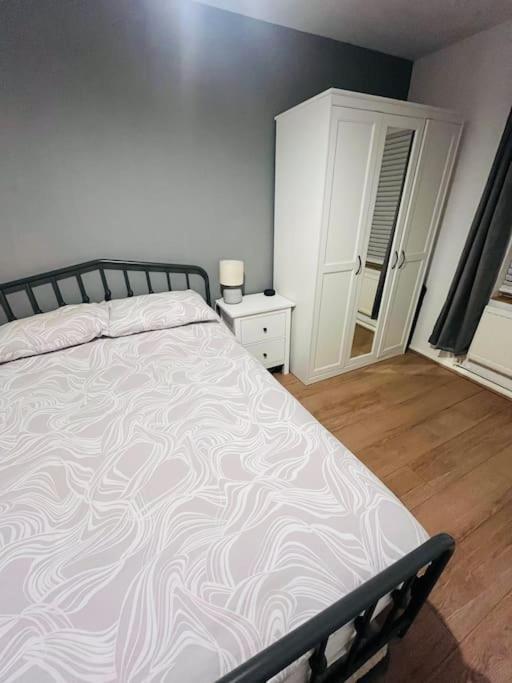Apartament Immaculate 2 Bed Flat With Free Parking! Watford  Zewnętrze zdjęcie