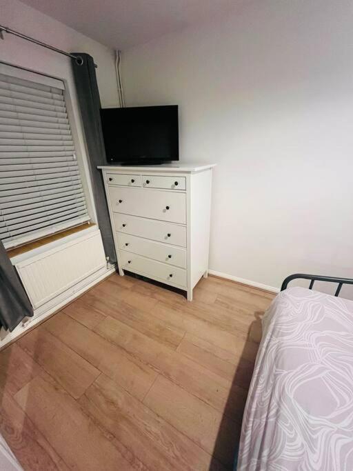 Apartament Immaculate 2 Bed Flat With Free Parking! Watford  Zewnętrze zdjęcie